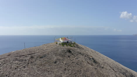 Nossa-Senhora-Da-Piedade-Kapelle-Am-Monte-Gordo-Mit-Blick-Auf-Die-Stadt-Canical-Auf-Der-Insel-Madeira,-Portugal