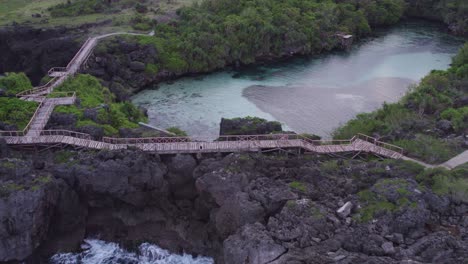 Luftaufnahme-Von-Naturlandschaften-An-Der-Weekuri-Lagune-Sumba-Ohne-Menschen-Bei-Sonnenaufgang