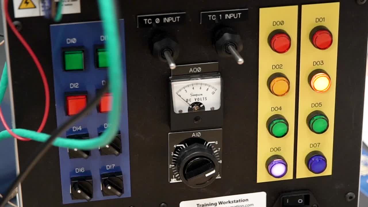 Operating an industrial automation training workstation