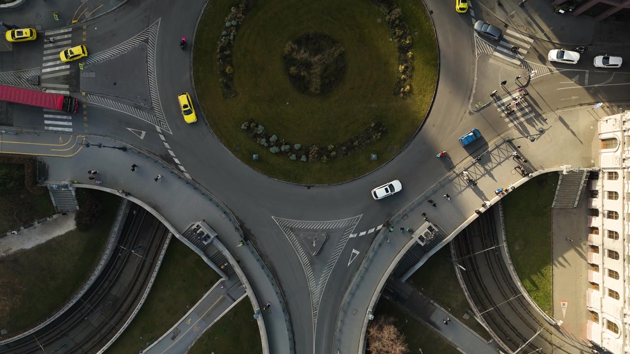 Aerial overview of a roundabout in Budapest with moving cars and scenic surroundings