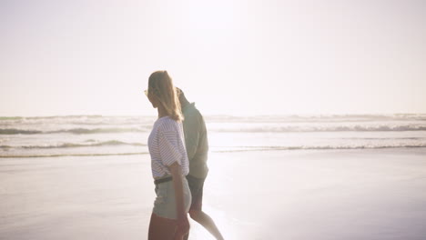 Selbst-Ein-Strandspaziergang-Ist-Für-Uns-Ein-Date