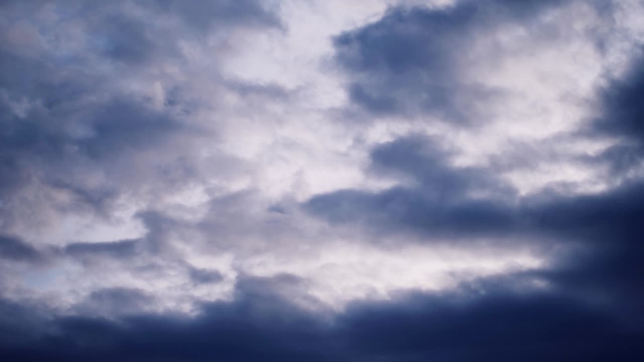 어두운 폭풍우 구름, 루프, 타임 스