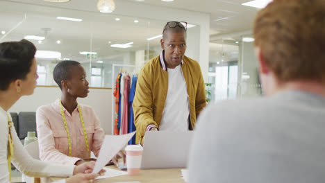 Diverse-group-of-male-and-female-business-colleagues-working-in-office