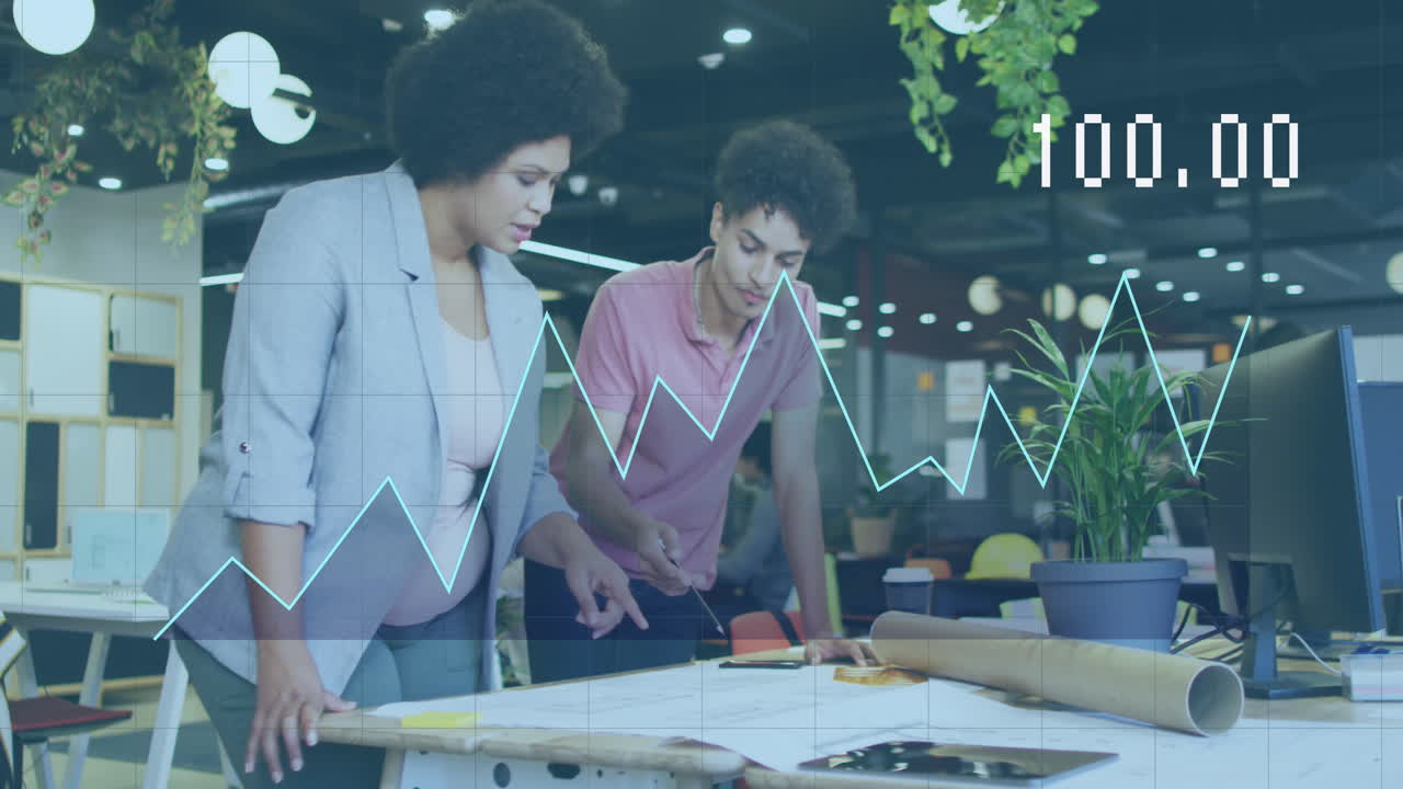 animação do processamento de dados financeiros sobre diversas pessoas de negócios discutindo o trabalho no escritório