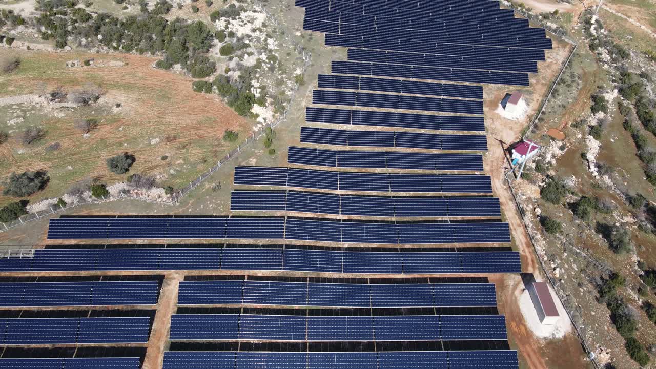paneles solares en tierras estériles