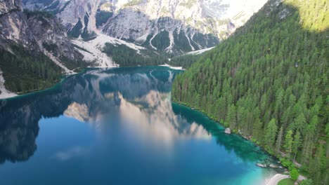 beautiful lake braies waters reflecting dolomite peaks of croda del becco