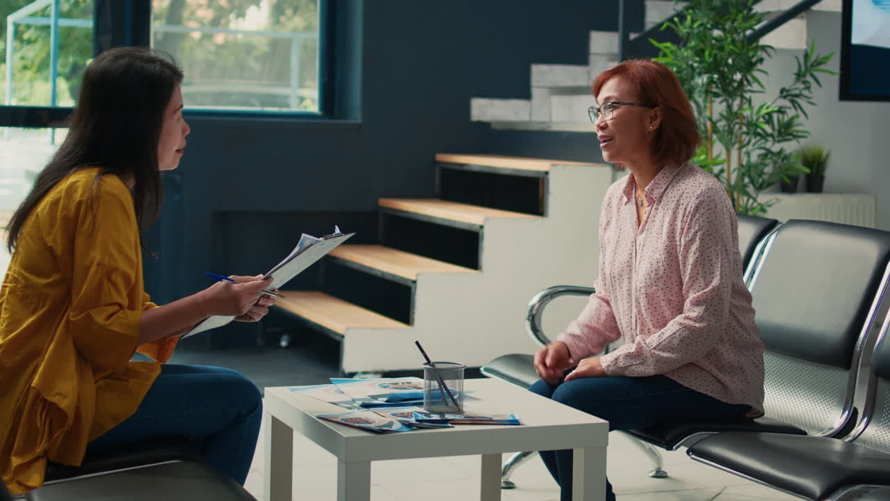 Sollicitatiegesprek in een wachtkamer