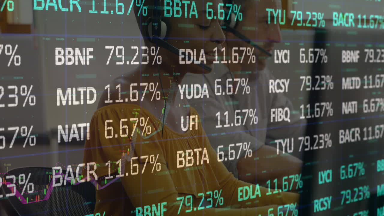 Animazione dell'elaborazione di dati finanziari su persone che lavorano in azienda utilizzando un computer
