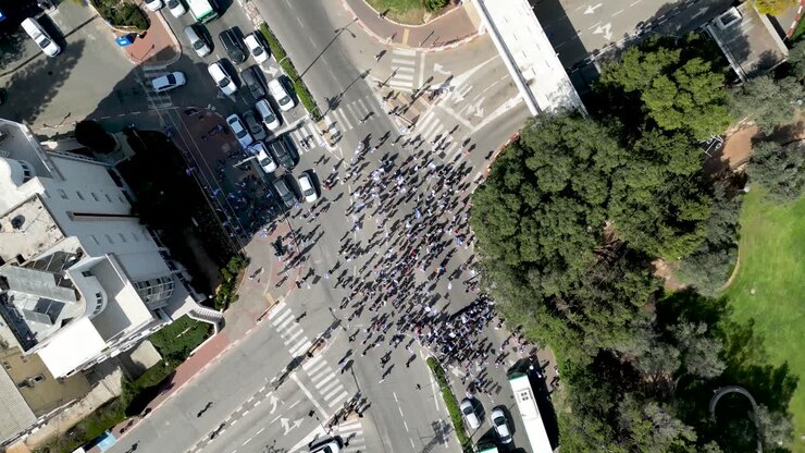 Video 4K di proteste civili nella città di Rehovot, Israele, contro le modifiche pianificate dal governo israeliano all'alta corte di giustizia
