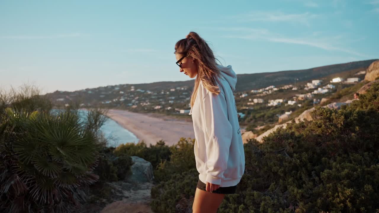 Beautiful Lady Wearing Sunglasses Walking To Enjoy Stunning Sea Landscape