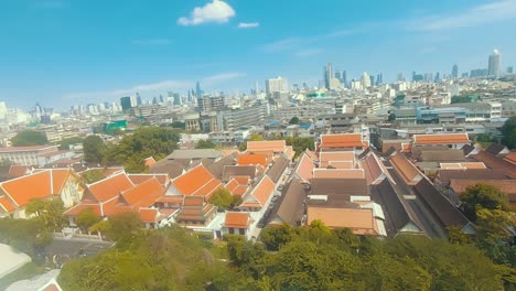 Mirando-La-Ciudad-De-Bangkok-Desde-El-Templo