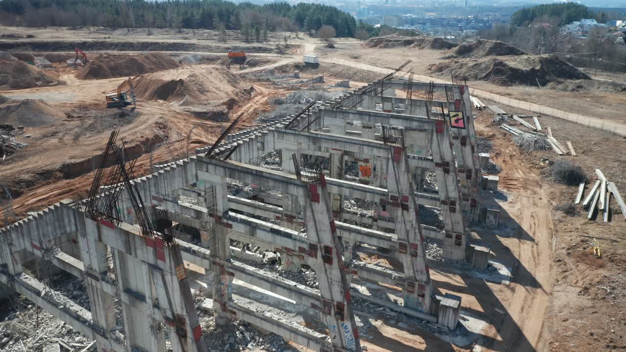 antena: barras de acero visibles desde las estructuras de hormigón del estadio nacional de vilnius