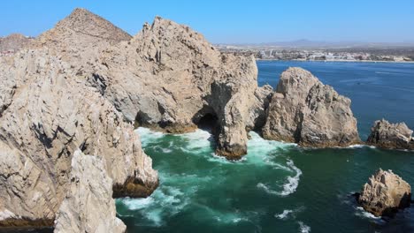 Waves-crashing-against-the-rocks-in-Los-Cabos,-Cabo-San-Lucas,-BCS,-Mexico