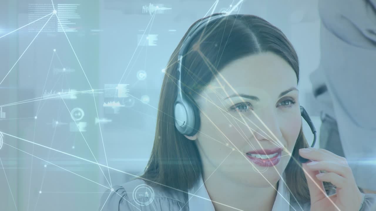 Animação de rede de conexões sobre feliz funcionária caucasiana de call center