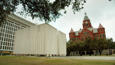 monument in downtown dallas, texas