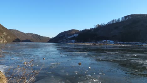 Hielo-Derritiéndose-En-El-Danubio