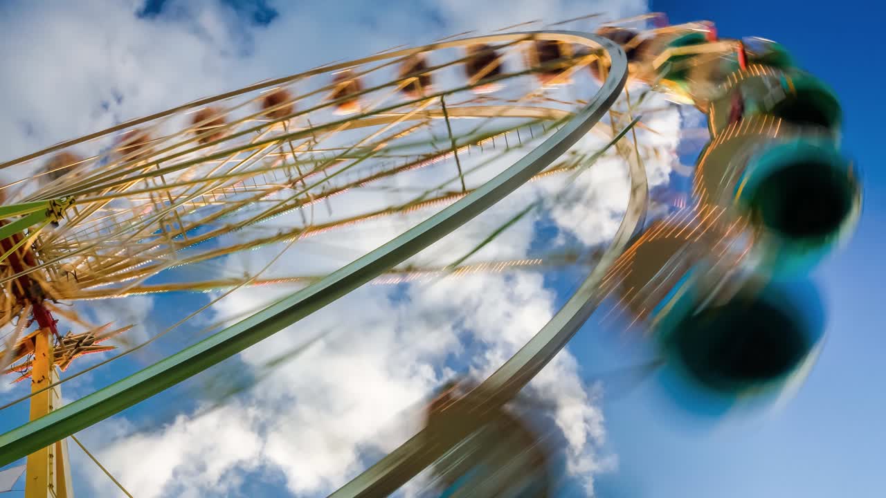 колесо обозрения в парке развлечений 4к timelapse