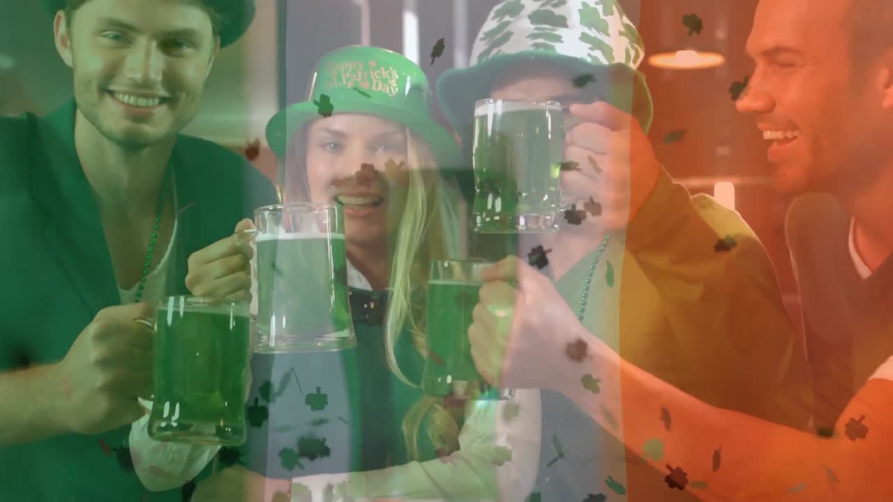 바에서 아일랜드 액세서리와 함께 웃는 친구들