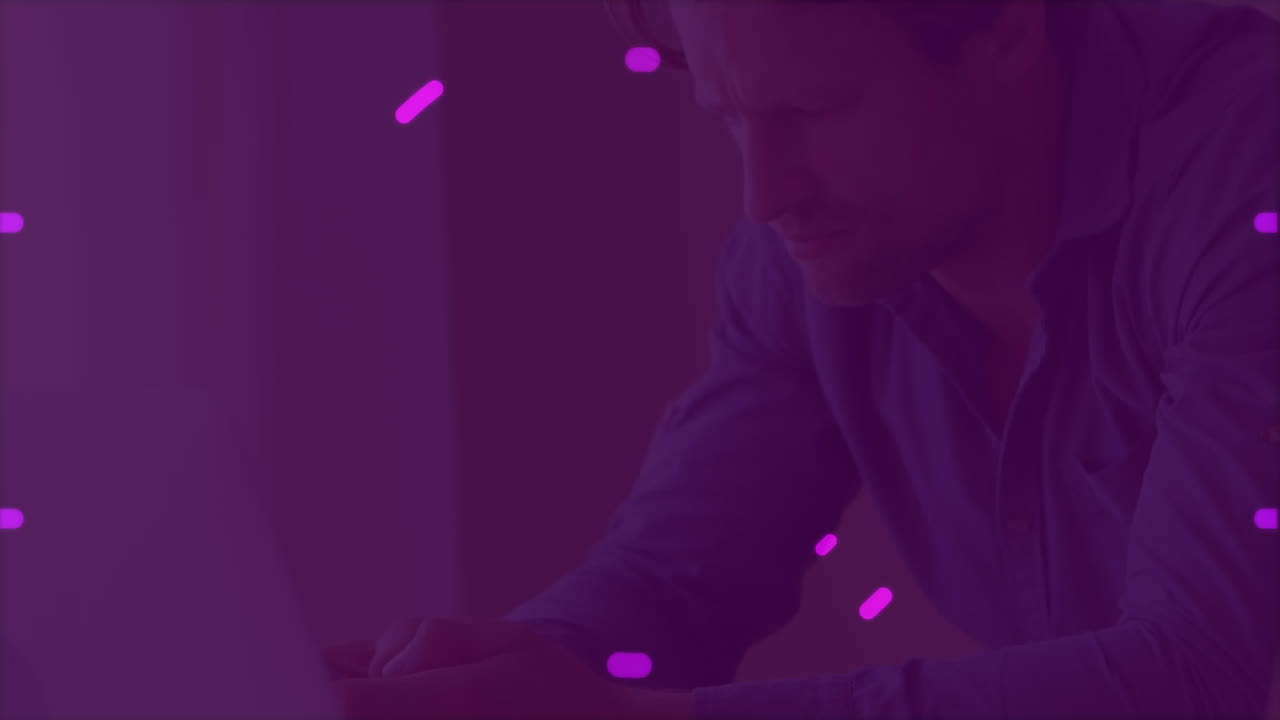 animación de escaneo de alcance y procesamiento de datos sobre el hombre utilizando un teléfono inteligente