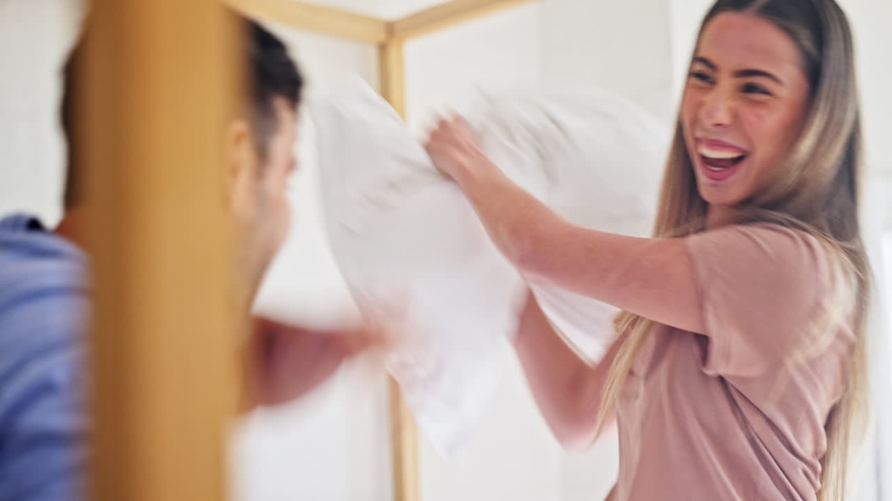 사랑, 아침과 베개 싸움