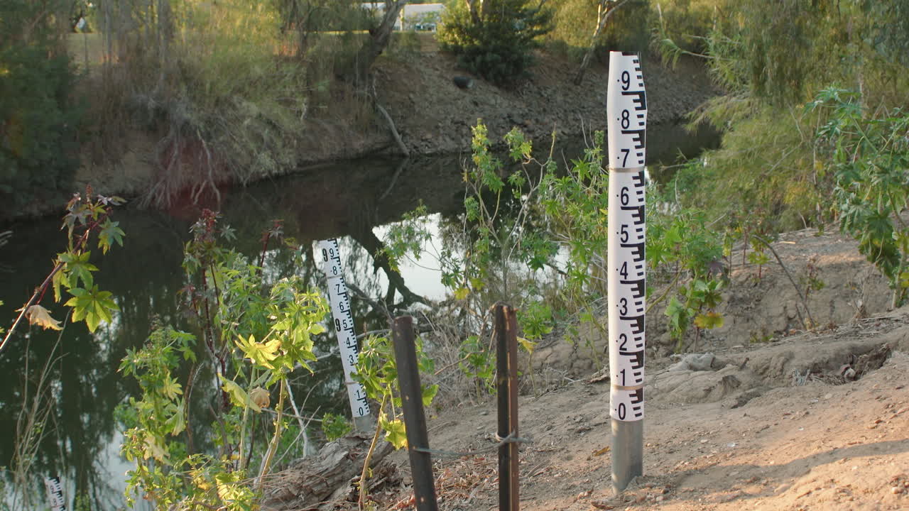 medida del nivel del agua durante la sequía australiana