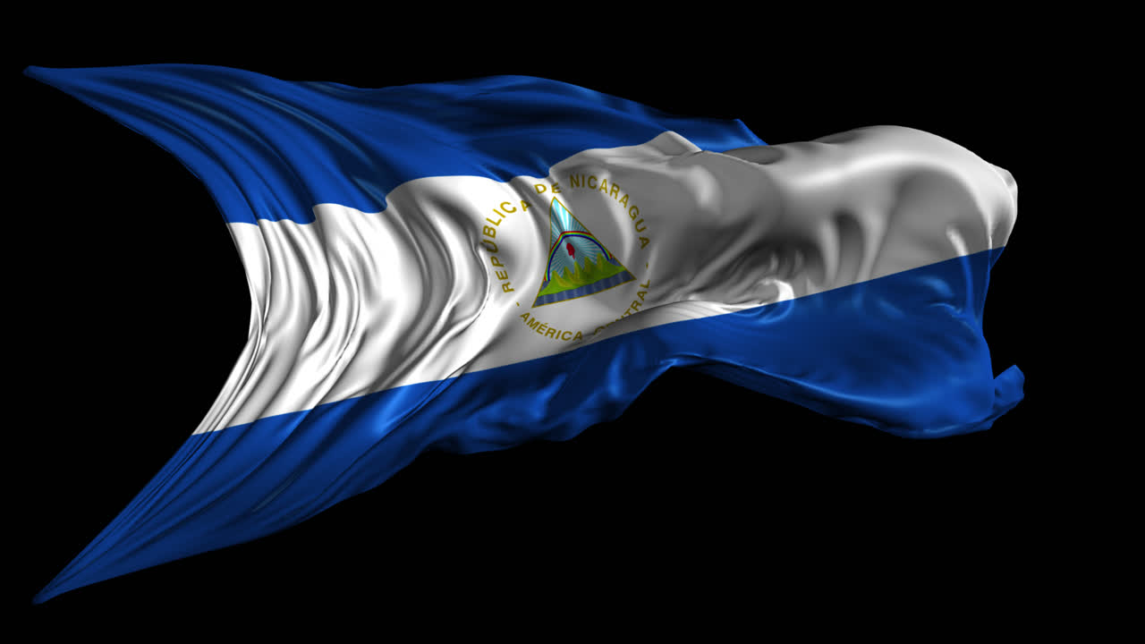 agitando la bandera de nicaragua