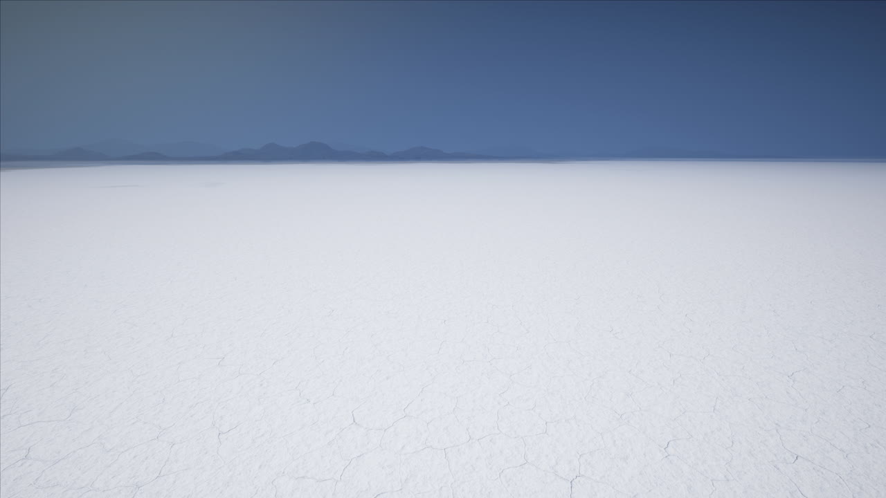 보네빌 소금 평야 풍경과 멀리 있는 비 폭풍 구름