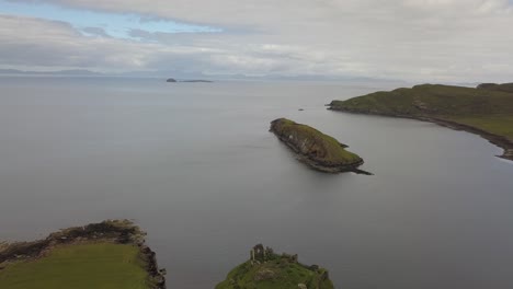 duntulm castle por drone, isla de skye - escocia