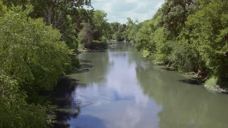 Weitwinkelaufnahme-Eines-Flusses-In-North-Carolina