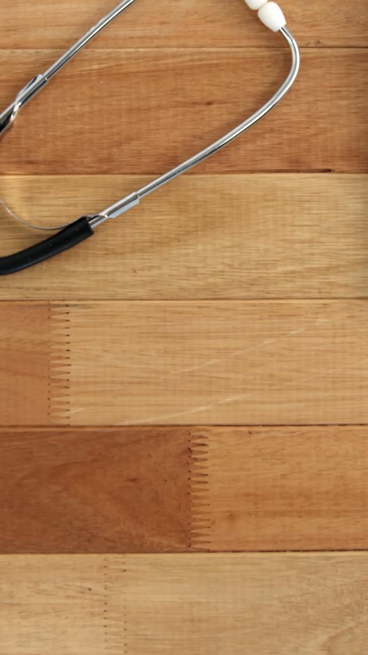 teclado, ratón, calculadora y estetoscopio