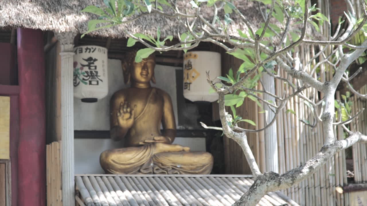 佛像的雕像 - 注意力不集中