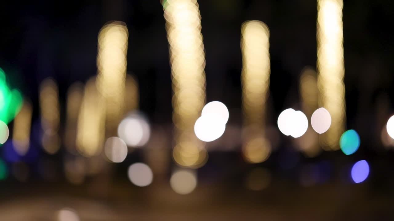 luces bokeh borrosas por la noche