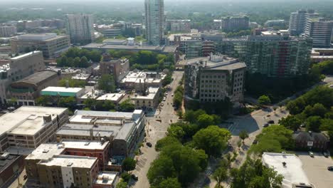Aerial-View-of-Evanston,-Illinois-on-Summer-Afternoon