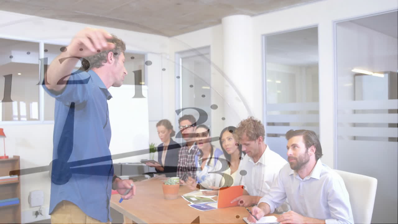 다양한 동료들이 일을 논의하는 시계를 움직이는 애니메이션