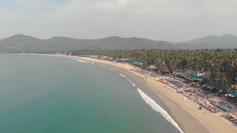 playa de palolem idílica costa y paisaje exótico en goa, india - toma aérea