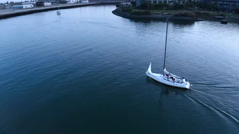 I-am-passing-a-sunny-sunset-with-a-lovely-boat-running-in-fear