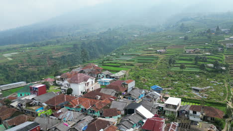 Ackerbaudorf-Am-Fuße-Des-Gunung-Gede,-Indonesien