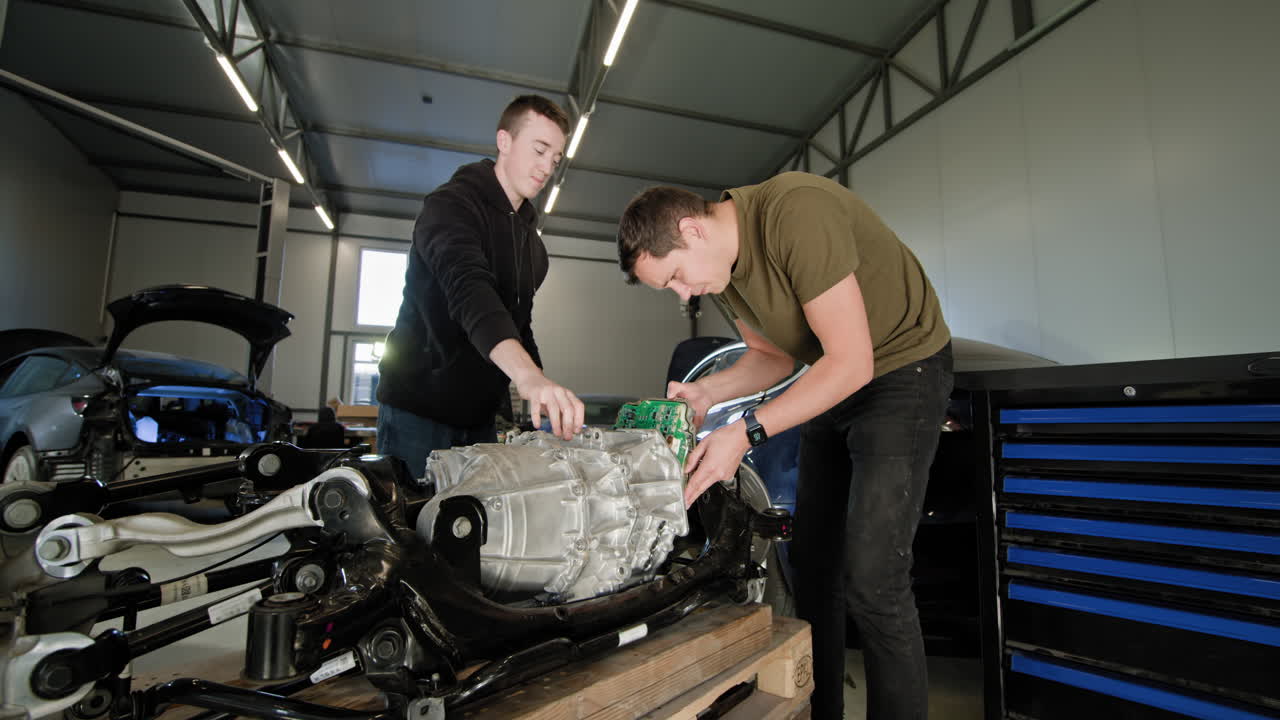 reparación de transmisiones de automóviles en un taller