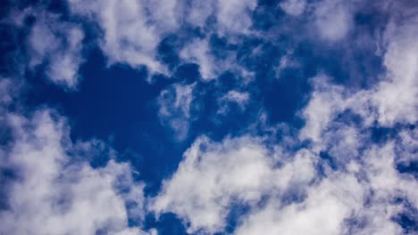 Schöne-Wolken-In-Bewegung