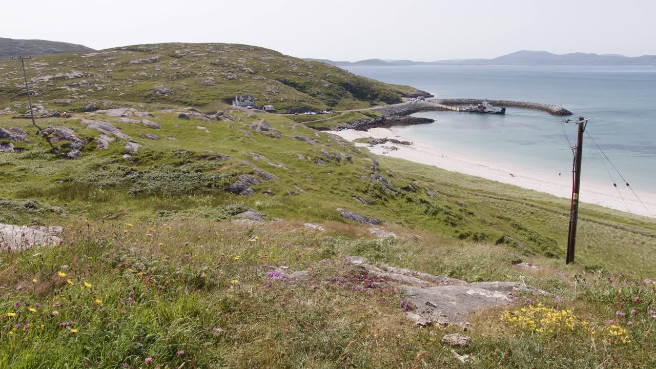 ⁇ 은 날 에리스케이 섬 에 있는 찰리 왕자 베이 해변 의 사진