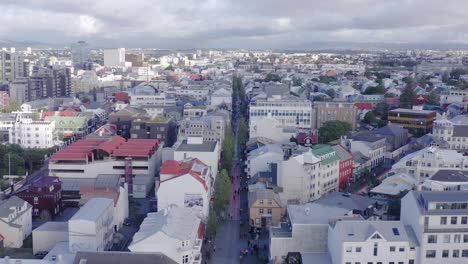 calle comercial laugavegur, centro de la ciudad en el centro de reykjavik, antena
