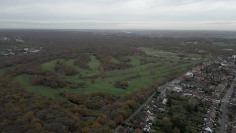 Imágenes-Aéreas-Del-Campo-De-Golf-De-Chingford-Pequeño-Campo-De-Golf-Municipal-En-Epping-Forest