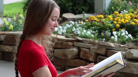 Academic-pursuits-in-the-campus-garden