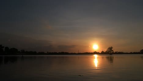 the atmosphere or atmosphere when the sun is about to set on the surface of the lake, sunset