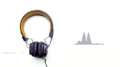 auriculares de tamaño completo aislados en fondo blanco con gráficos de ecualizador en movimiento y efecto glitch, bucle sin costuras. animación. concepto de música electrónica