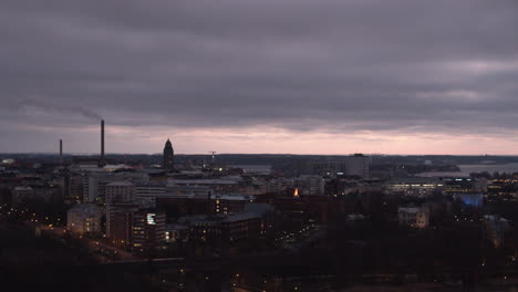 paisaje urbano de helsinki al atardecer, al atardecer o al amanecer