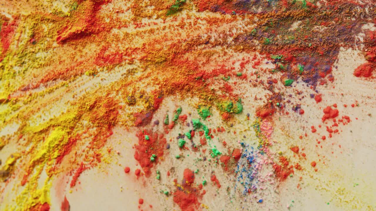 ⁇ 색 배경에 복사 공간이 있는 다채로운 파우더의 비디오