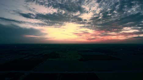 Bewölkter-Sonnenuntergang-Auf-Den-Getreidefeldern-Von-Edinburgh,-Texas