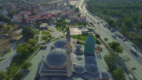 el monasterio de mevlana con el mausoleo de rumi y la mezquita de selimiye, konya