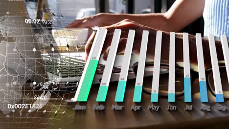 Animación-Del-Globo-Giratorio-Y-Procesamiento-De-Datos-Estadísticos-Sobre-La-Sección-Media-De-Una-Mujer-Usando-Una-Computadora-Portátil